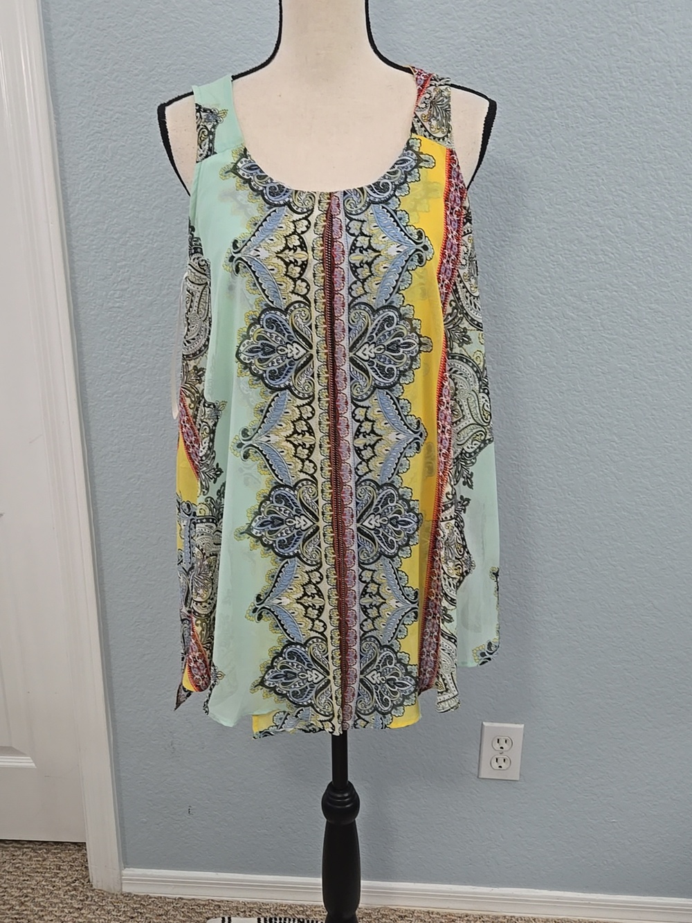 ROZ & ALI Sleeveless Fly Away Tank Top Paisley Mint Yellow Printed Tank Sz Large